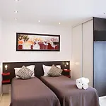 De L'horloge Aparthotel
