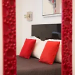 De L'horloge Aparthotel Paris