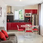 De L'horloge Aparthotel 2*