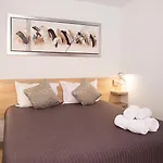 De L'horloge Aparthotel Paris