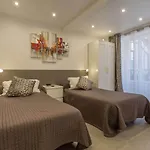 De L'horloge Aparthotel