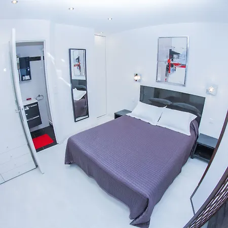 Aparthotel De L'horloge 2*