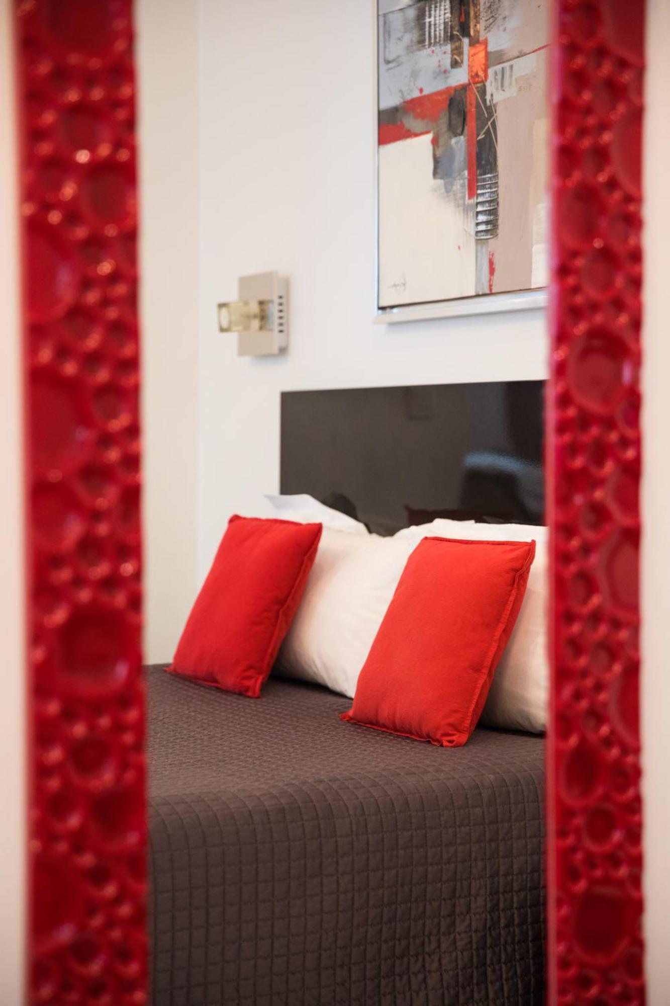 De L'horloge Aparthotel Paris